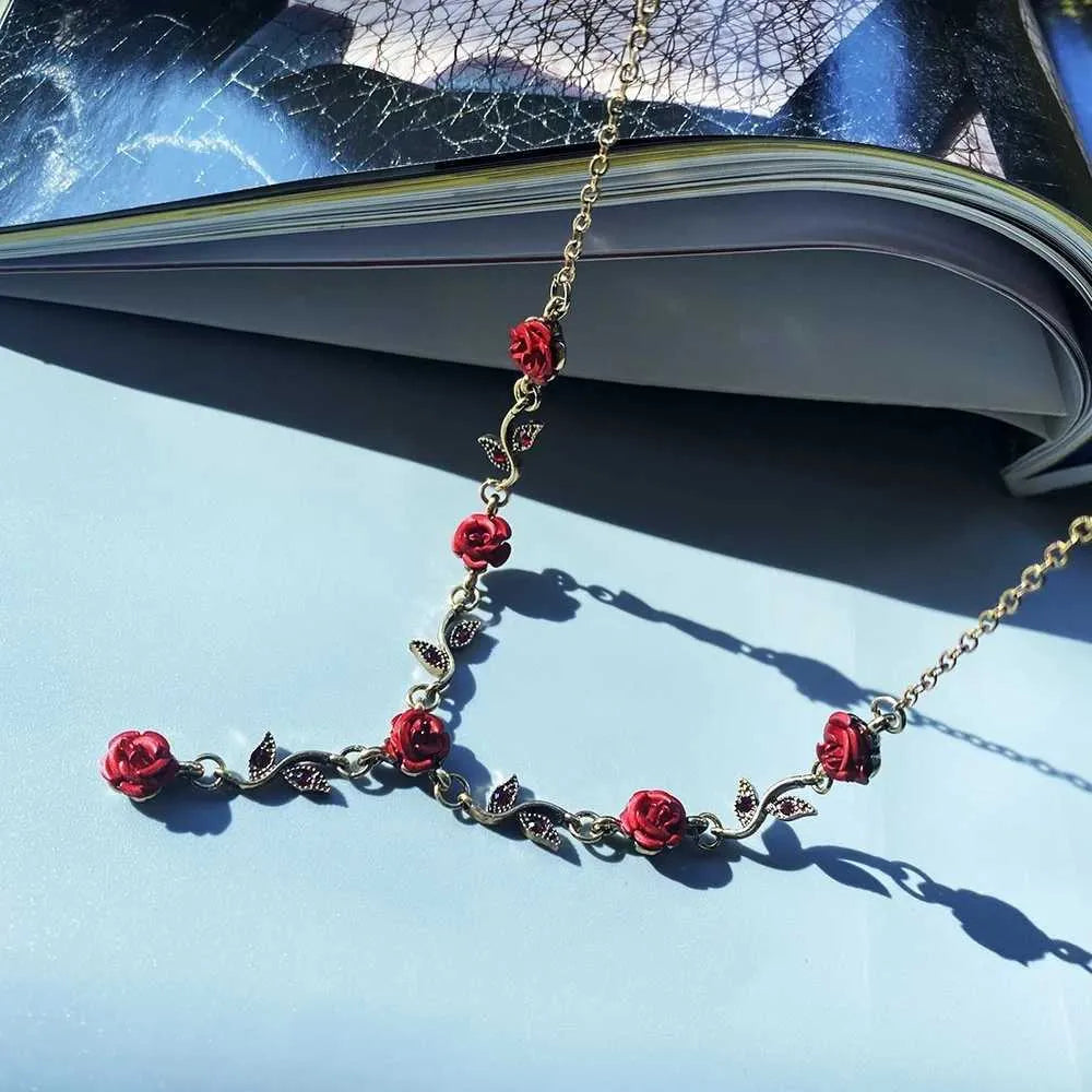 COLLAR DE ROSAS VINTAGE