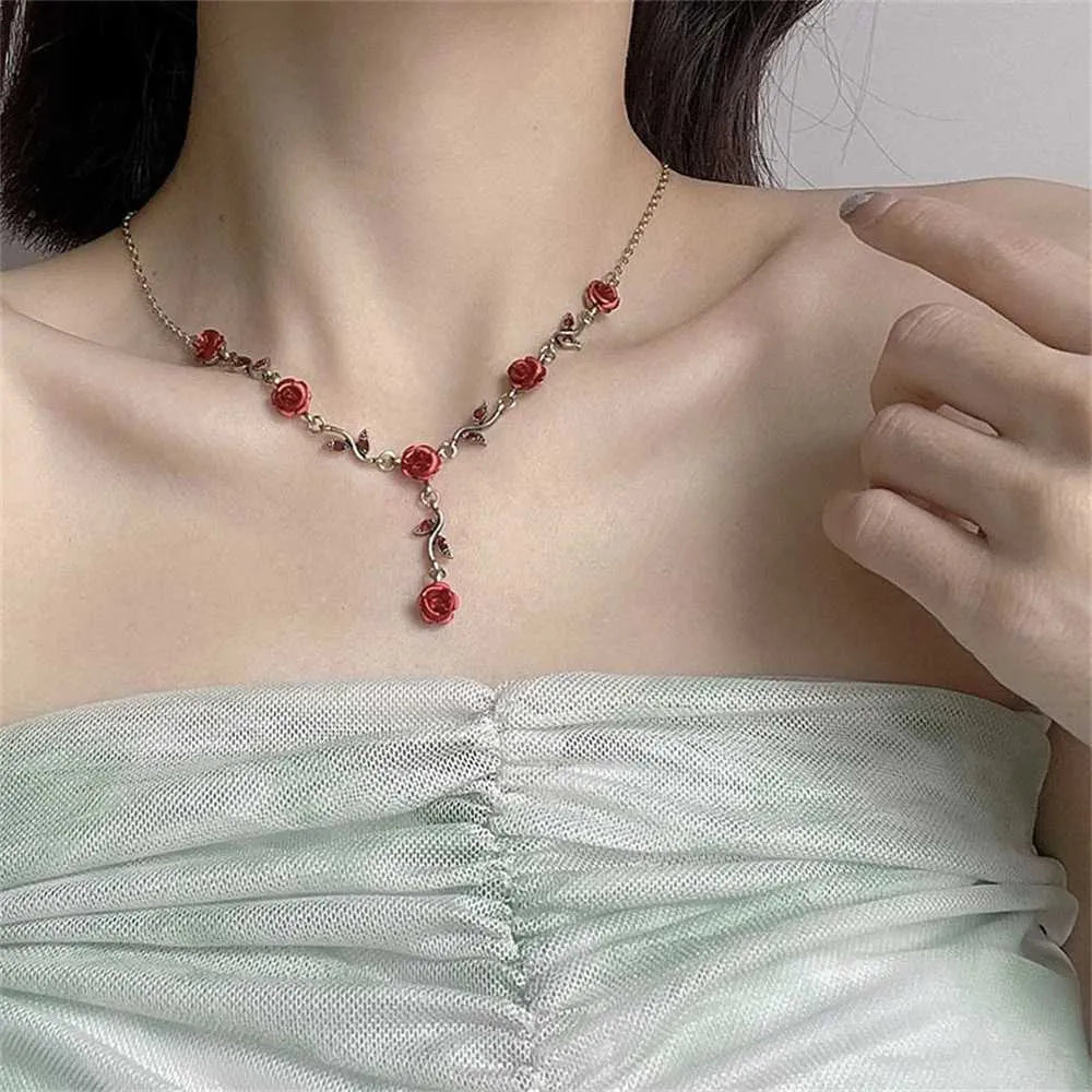 COLLAR DE ROSAS VINTAGE